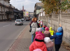 Pomnik niepodległości i wolności- lekcja historii dla "Leśnych ludków"