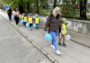 Dzieci w drodze Parku Miejskiego.